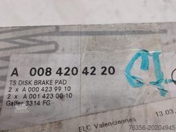 Mercedes Set remblokken mercedes sprinter w909 a0084204220