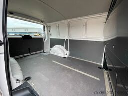 VOLKSWAGEN T6.1 L1 KA/ AC/ 3 Sitze/ AHK/ Komfort-Paket