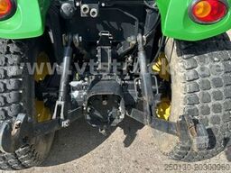 John Deere 3520 4x4 Hofschlepper Rasenbereifung