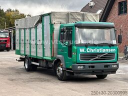 VOLVO FL 6 220 Viehaufbau
