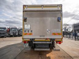RENAULT D18 250 + DHOLLANDIA