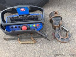 Volvo FMX 500 8x4 TRIDEM HOOKLIFT + CRANE HMF 2320 K4...