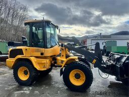 Volvo L30G Wheel Loader w/Bucket – 1410 hours! WATCH VID