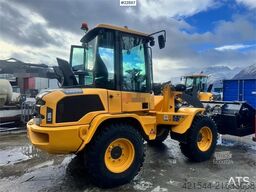 Volvo L30G Wheel Loader w/Bucket – 1410 hours! WATCH VID