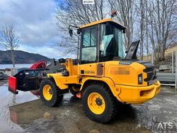 Volvo L30G Wheel Loader w/Bucket – 1410 hours! WATCH VID