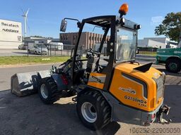 GIANT G2700 X-TRA - 1263h ORIGINAL - 2 BUCKETS + FORK...