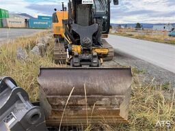 Liebherr R914 excavator with GPS, bucket, and tiltrotator.
