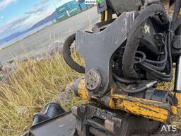 Liebherr R914 excavator with GPS, bucket, and tiltrotator.