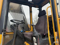 Åkerman EW130 wheel digger w/ a bucket. WATCH VIDEO
