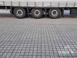 Schmitz Cargobull Curtainsider Mega Getränke