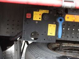 SCHMITZ CARGOBULL SCB*s3t, 2X LIFTING AXLE, 2X PALLET BASKET