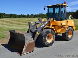 VOLVO L 30 G Radlader / Schaufel + Gabel / hydr. SW