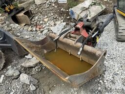 Kobelco Sk140SRLC-3 excavator equipped with a tooth bucket