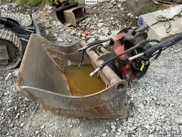 Kobelco Sk140SRLC-3 excavator equipped with a tooth bucket