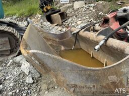Kobelco Sk140SRLC-3 excavator equipped with a tooth bucket