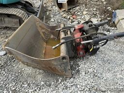 Kobelco Sk140SRLC-3 excavator equipped with a tooth bucket