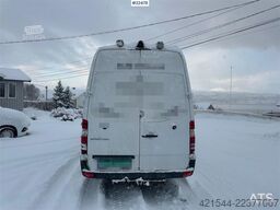 Mercedes-Benz Sprinter 4x2 w/ 2 sets of tires and ramp
