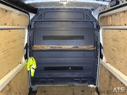 Mercedes-Benz Sprinter 4x2 w/ 2 sets of tires and ramp