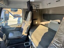Volvo FH16 700 6x4 heavy-duty tractor unit – 300,000 km