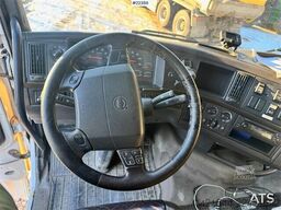 Volvo FH16 700 6x4 heavy-duty tractor unit – 300,000 km