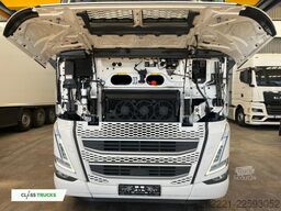 VOLVO FH 460 Globetrotter XL i-Save SideSkirts