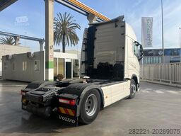 VOLVO FH 460 Globetrotter XL i-Save SideSkirts