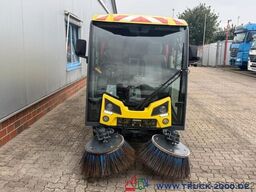 Johnston Bucher Johnston Sweeper CX202 mit EURO 6 Klima