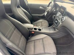 MERCEDES-BENZ A 180 Urban Pano/Auto/Navi/PDC