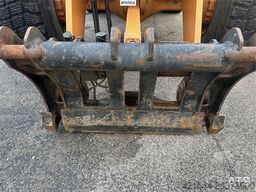 CASE 721E wheel loader w/ bucket. New scale and 2 sets