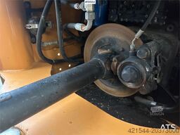 CASE 721E wheel loader w/ bucket. New scale and 2 sets