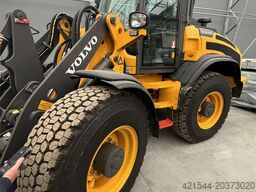 Volvo L45H Wheel Loader w/ lots of equipment! only 103 h