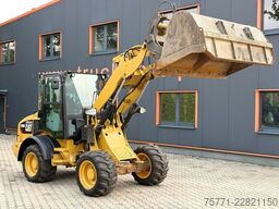 Caterpillar 908M