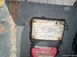 JCB 15C-1/SW/2xLöffel/1,7 t/Schwenkarm