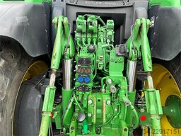 John Deere 6215R