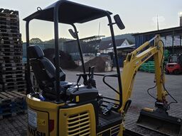 Komatsu PC16R-3