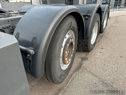 DAF XF530 8x2/4 Super Space Cab chassis