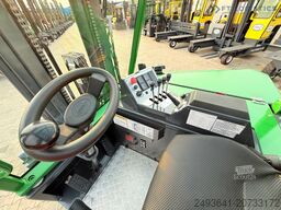 Combilift C4000CB TRIPLEX 5200MM FREE-LIFT TOP 1