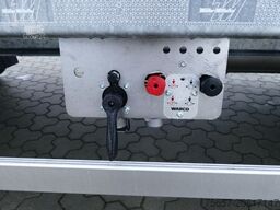 MÜLLER-MITTELTAL 3-achs Plateu Anhänger, mit 3 Kabelböcken