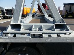 MÜLLER-MITTELTAL 3-achs Plateu Anhänger, mit 3 Kabelböcken