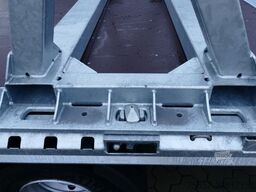 MÜLLER-MITTELTAL 3-achs Plateu Anhänger, mit 3 Kabelböcken