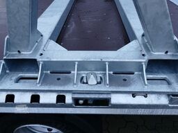 MÜLLER-MITTELTAL 3-achs Plateu Anhänger, mit 3 Kabelböcken