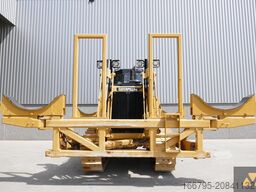 Caterpillar D8T Pipe carrier