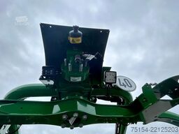 John Deere C441R