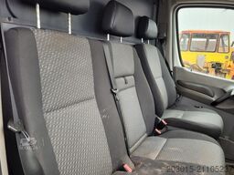 VOLKSWAGEN Crafter Kasten 30 mittel L2H2 Hochdach