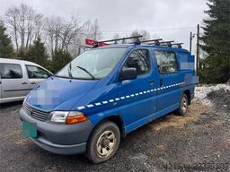 Toyota Hiace 4WD with 2 sets of tires