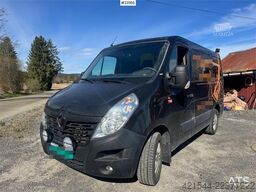 Renault Master van with two sets of tires.