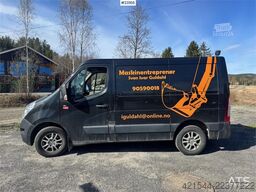 Renault Master van with two sets of tires.