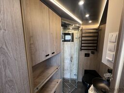 Mercedes Actros Luxury-line met pop-up en pop-out. id 56