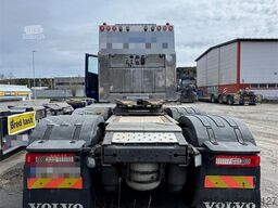 Volvo FH16 750 8x4 tractor unit with hydraulics