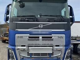 Volvo FH16 750 8x4 tractor unit with hydraulics